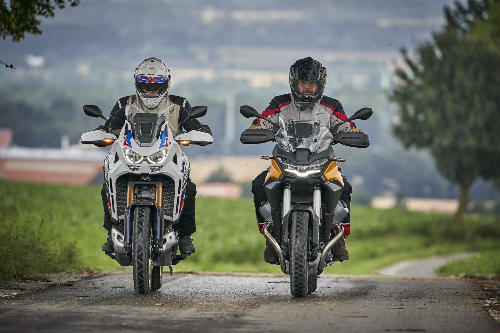 Honda Africa Twin CRF 1100 vs Moto Guzzi Stelvio